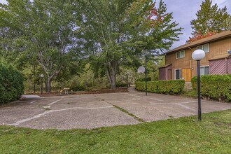 501 N Moss St in Lowell, OR - Building Photo - Building Photo