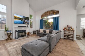 195 Wathen Ave in Clovis, CA - Building Photo - Building Photo