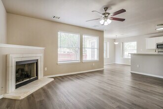 15524 Sarah's Creek Dr in Pflugerville, TX - Building Photo - Building Photo