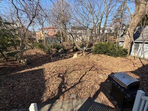 200 Larch Rd, Unit 2 in Cambridge, MA - Foto de edificio - Building Photo