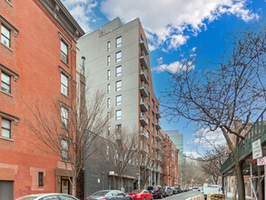 308-310 W 133rd St in New York, NY - Foto de edificio - Building Photo