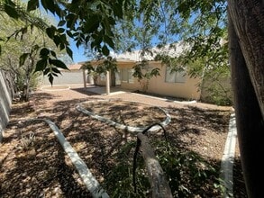 436 W Azure Ave in North Las Vegas, NV - Foto de edificio - Building Photo