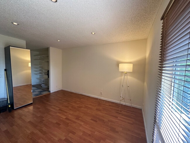 781 N. Fair Oaks Ave., Unit 3 - Master