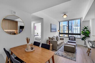 225 N Miami Ave in Miami, FL - Building Photo - Building Photo