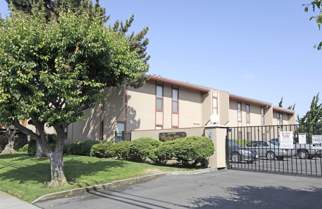 2345-2371 Fairway Dr in San Leandro, CA - Building Photo