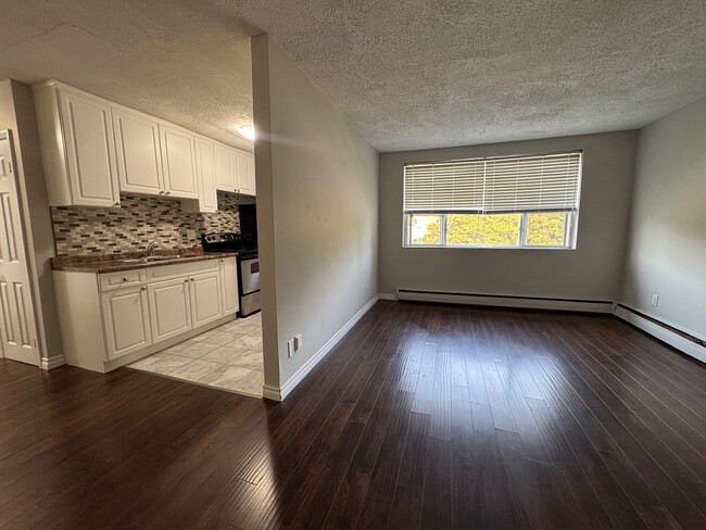 property at 13 Lansdowne Ave N