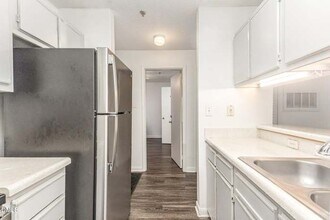 1241 University Ct, Unit 204 in Raleigh, NC - Foto de edificio - Building Photo