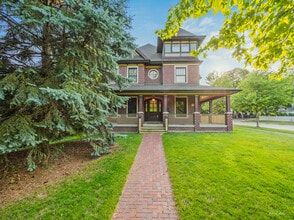 203 S Columbia St in Naperville, IL - Building Photo - Building Photo
