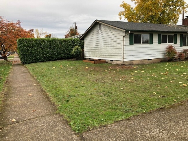 1167 Quinalt St in Springfield, OR - Building Photo - Building Photo
