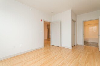 303 D St, Unit 158 in Boston, MA - Foto de edificio - Building Photo