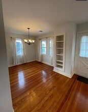 228 County Rd in Barrington, RI - Foto de edificio - Building Photo