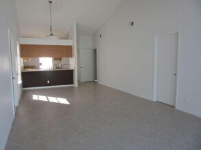 1654 Royal Forest Ct in West Palm Beach, FL - Building Photo - Building Photo