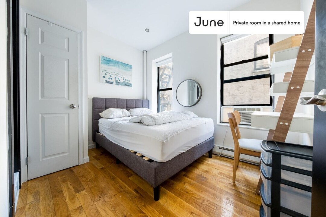Private bedroom in 4 bed/3 bath Home in New York, NY - Building Photo