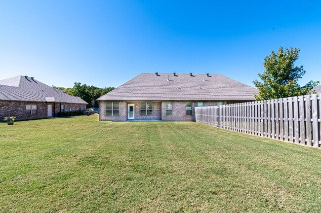 4870 Castlewood Ln