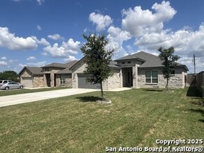 4815 Viewcrest Rd in San Antonio, TX - Foto de edificio - Building Photo
