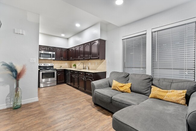 property at 1910 Robbins Pl