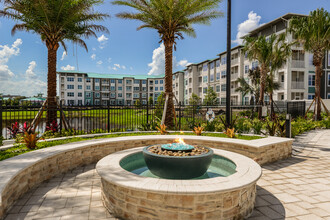 Axis West Apartments in Orlando, FL - Building Photo - Building Photo