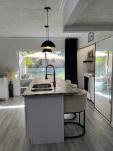 5080 Elmhurst Rd in West Palm Beach, FL - Foto de edificio - Building Photo