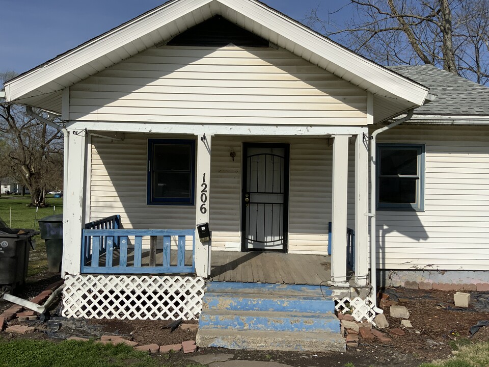 1206 Robinson St in Danville, IL - Foto de edificio