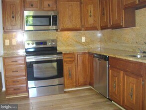 9713 Klimt Ct in Burke, VA - Building Photo - Building Photo