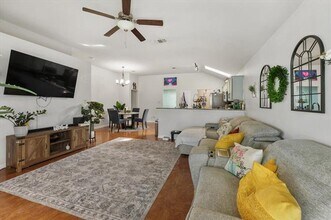 836 W Colony Dr in Arlington, TX - Building Photo - Building Photo