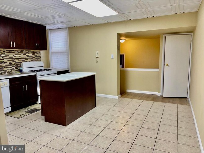 455 Fairmount Ave in Philadelphia, PA - Building Photo - Building Photo