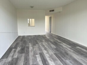 7960 N Colony Cir-Unit -304 in Tamarac, FL - Building Photo - Building Photo