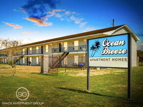 Ocean Breeze Apartment Homes in Freeport, TX - Building Photo - Building Photo