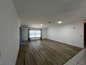 1175 Moon Lake Dr in Naples, FL - Foto de edificio - Building Photo