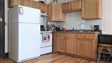 15 E Main St-Unit -9 in Platteville, WI - Building Photo - Building Photo