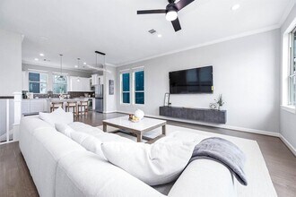 2022 Groveland Glen Dr in Houston, TX - Foto de edificio - Building Photo