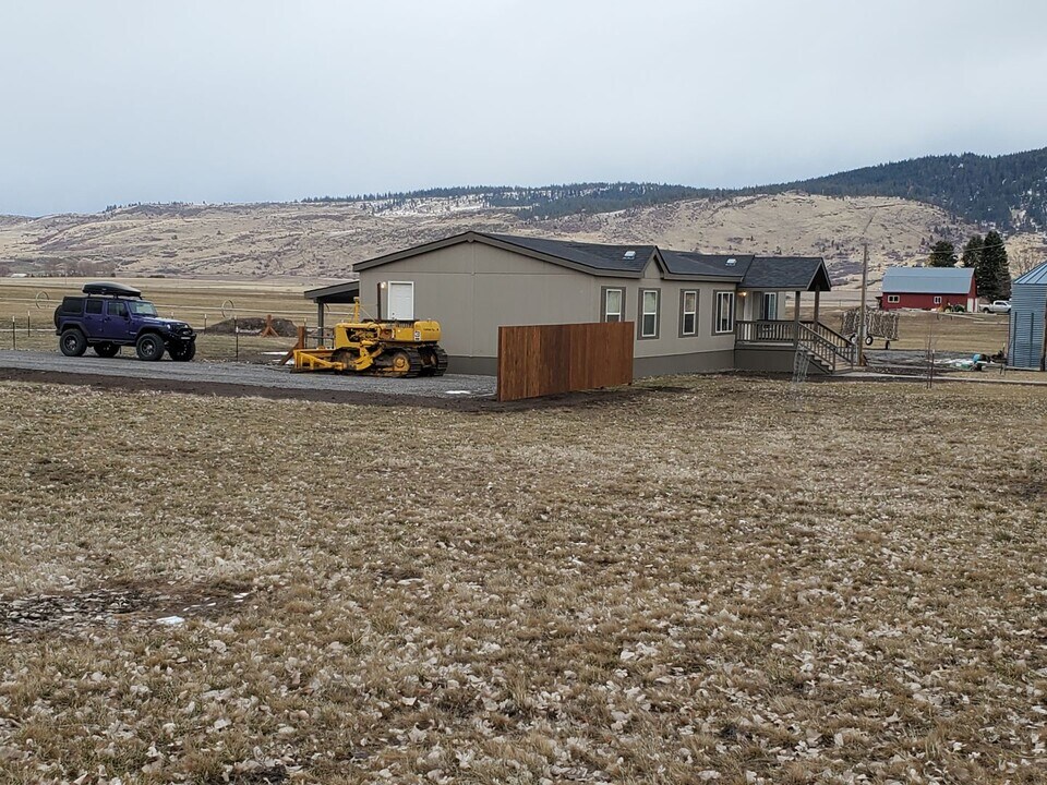65203 Hull Ln in Imbler, OR - Building Photo