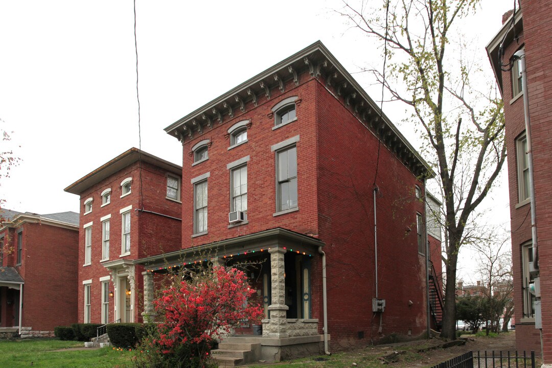 1114 S 1st St in Louisville, KY - Foto de edificio