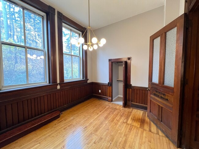 27 Hillside Pl, Unit 10 in New Britain, CT - Building Photo - Building Photo