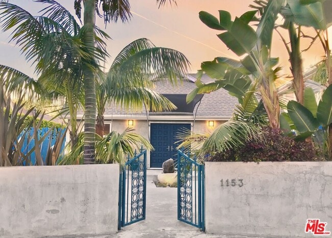 property at 1153 N Poinsettia Pl
