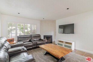 5820 Yolanda Ave in Los Angeles, CA - Building Photo