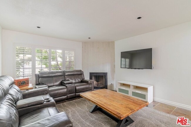 property at 5820 Yolanda Ave