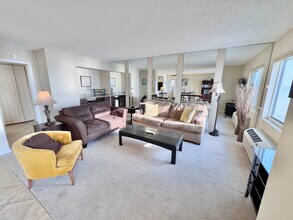 215 Atlantic Ave in Virginia Beach, VA - Building Photo - Building Photo