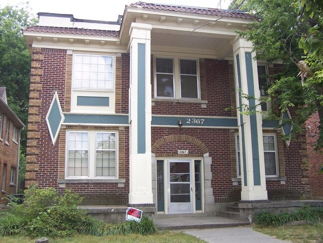 2367 Forrest Ave in Memphis, TN - Foto de edificio - Building Photo
