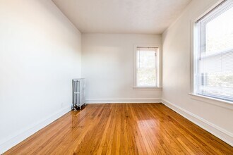 7939 S Dobson Ave Chicago, IL 60619 in Chicago, IL - Foto de edificio - Building Photo