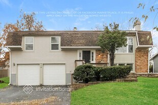 714 N Pinecrest Rd in Bolingbrook, IL - Building Photo