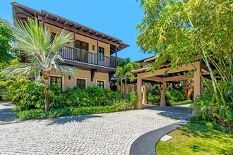 9 Harbor Pt in Key Biscayne, FL - Building Photo - Building Photo