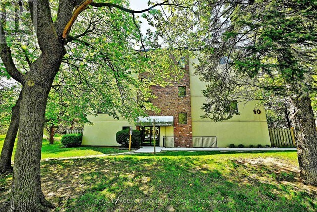 10-110 Moonstone Byway in Toronto, ON - Building Photo - Building Photo