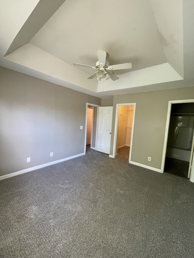 4 Sherbourne Ct in Greensboro, NC - Building Photo - Building Photo