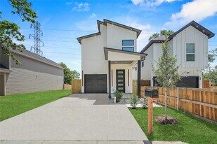 420 N Moore St, Unit 817 in Dallas, TX - Building Photo