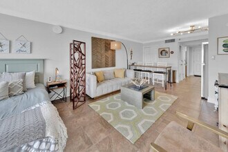 769 Sundial Ct in Fort Walton Beach, FL - Foto de edificio - Building Photo