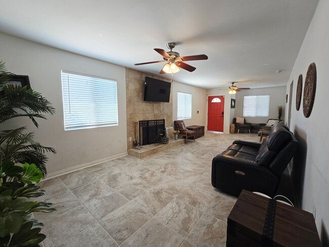 1525 Dakota Ln in Landers, CA - Building Photo - Building Photo