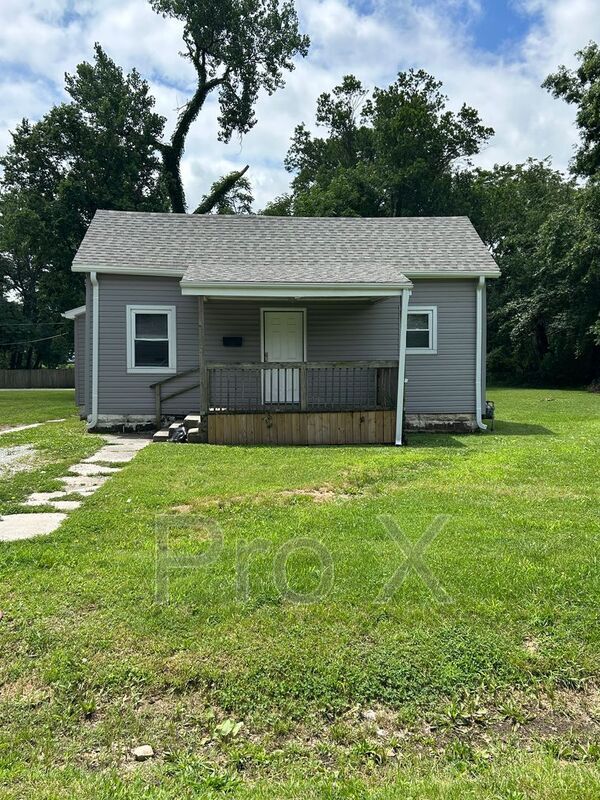 property at 1105 W 2nd St