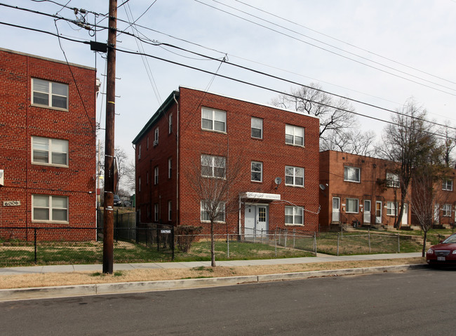 6010 Clay St NE in Washington, DC - Foto de edificio - Building Photo