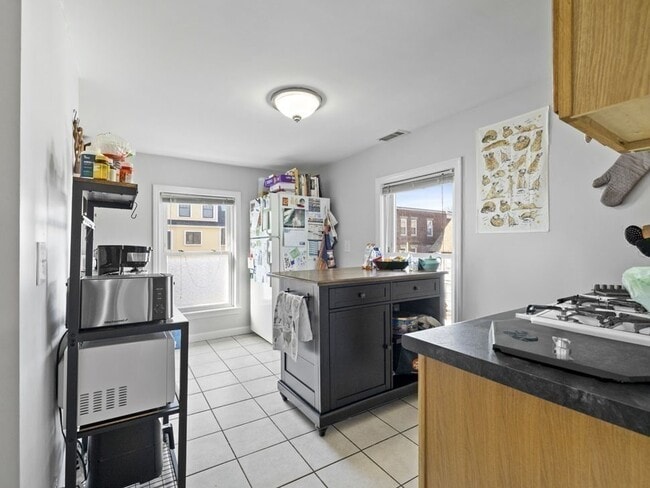 131 Summer St, Unit #2 in Somerville, MA - Foto de edificio - Building Photo